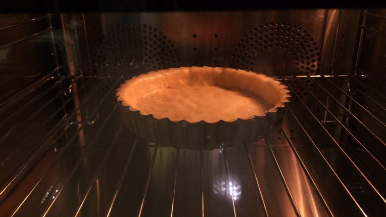 Fluff法式红酒啤梨塔,烤箱预热150度,烘烤15分钟左右