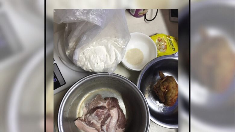 榨菜肉包,所有材料称好。准备开始了。