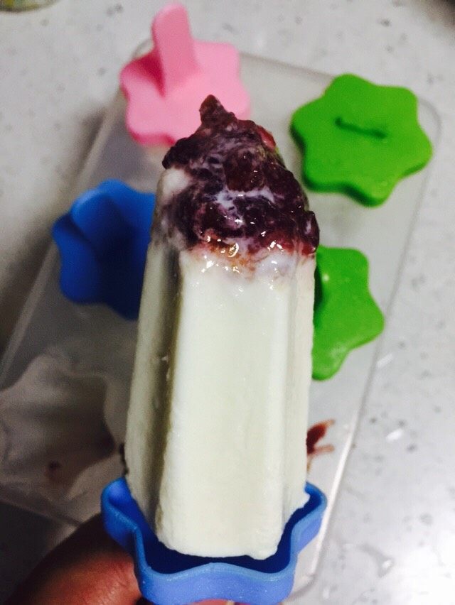 樱桃牛奶冰棒,拿出来就可以吃啦！