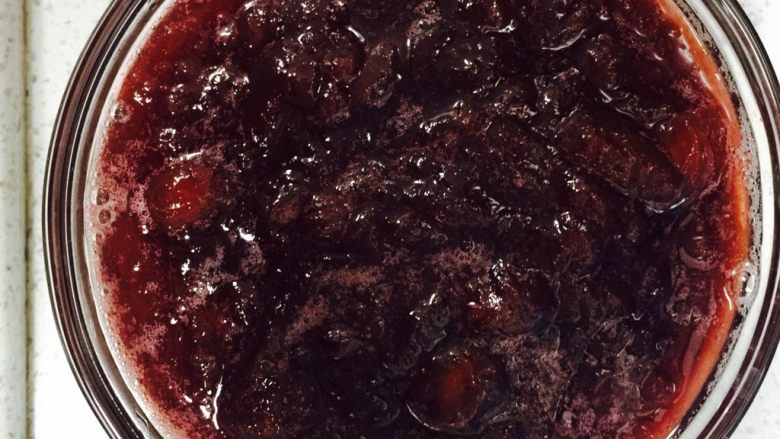 樱桃牛奶冰棒,上一期的樱桃酱，做好啦就要用起来，就手做做冰棒，绝对纯天然无添加，就是要快点消耗哦。