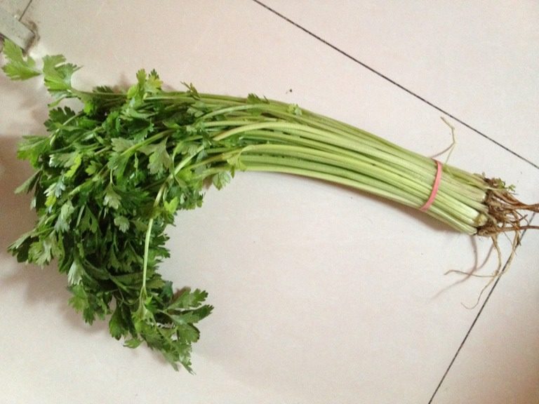 牛肉丝芹菜,如图