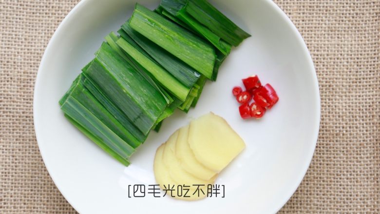 海蛎紫菜煲,<a style='color:red;display:inline-block;' href='/shicai/ 62'>辣椒</a>,蒜叶,姜片若干;