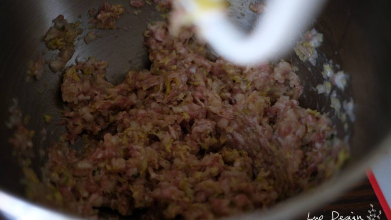 翡翠白玉饺子,拌好就是这样啦!
虽然不好看,但是好吃啊!