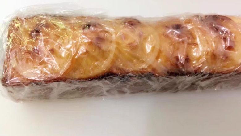 檸檬奶酪磅蛋糕, 馬上包裹保鮮膜放冰箱冷藏24小時後食用 (吃前從冰箱取出待回復至室溫時食用口感最好)