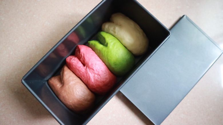 鲤鱼旗奶香小面包,发酵至1.5倍大即可