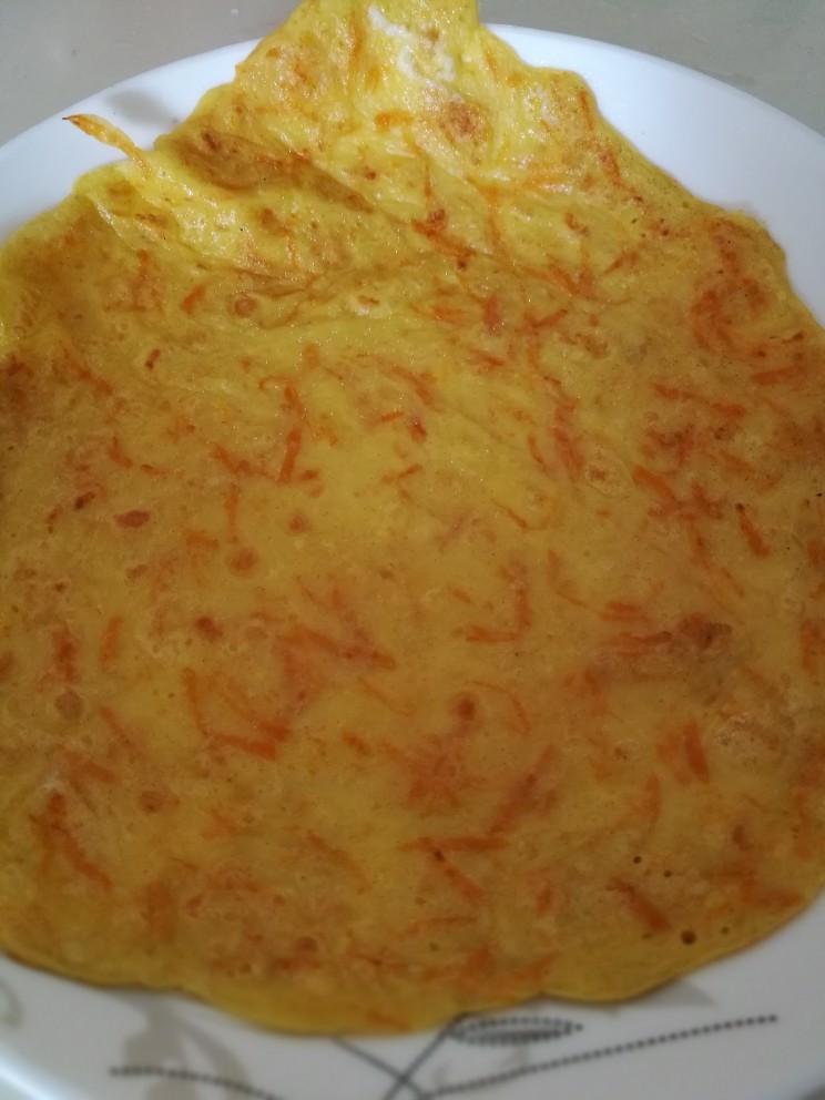 宝宝辅食:红萝卜鸡蛋饼,这个颜色基本好了,关掉饼铛!