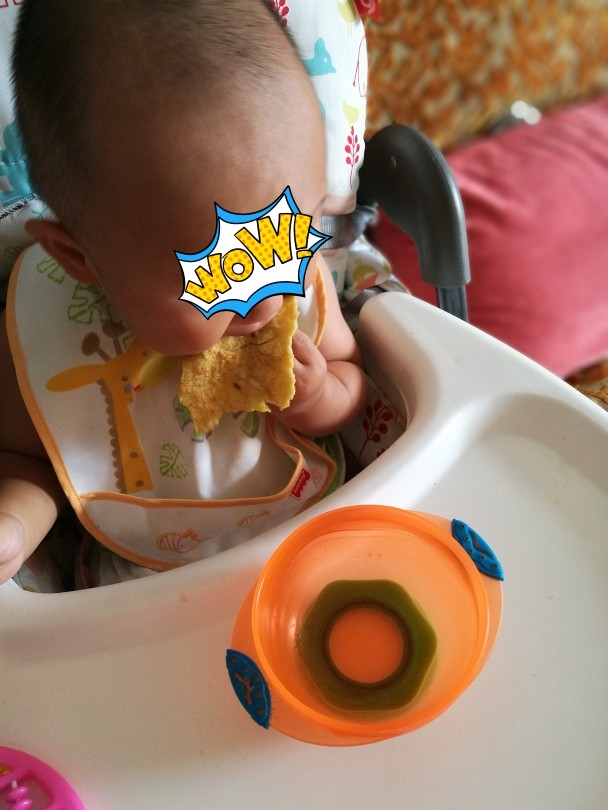宝宝辅食:红萝卜鸡蛋饼,宝宝吃的狼吞虎咽,做为麻麻很有成就感,继续加油!