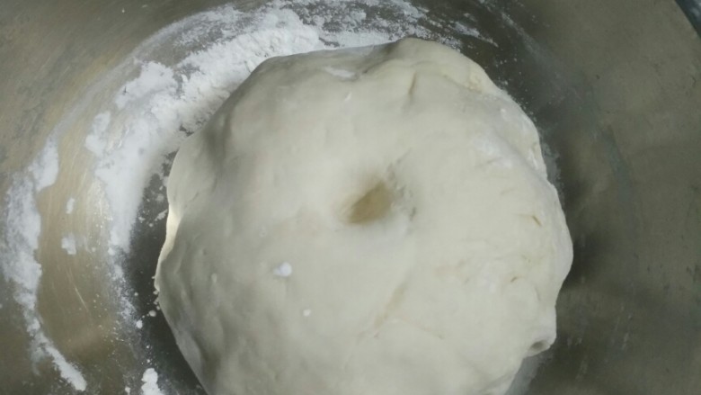 青椒肉丝夹馍,发酵30分钟左右吧!不要完全发酵,用手指按下去不反弹就行
