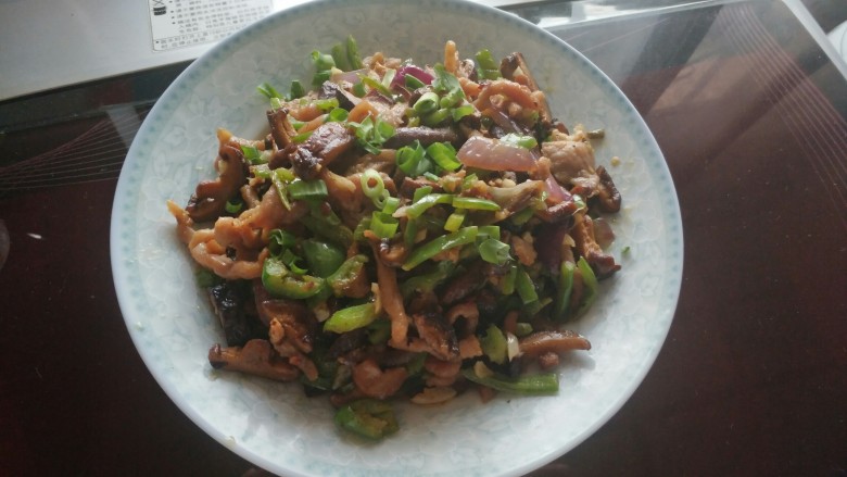 青椒肉丝夹馍,装盘,待用