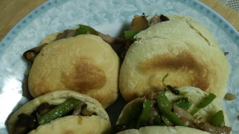 青椒肉丝夹馍,准备好开吃吧!