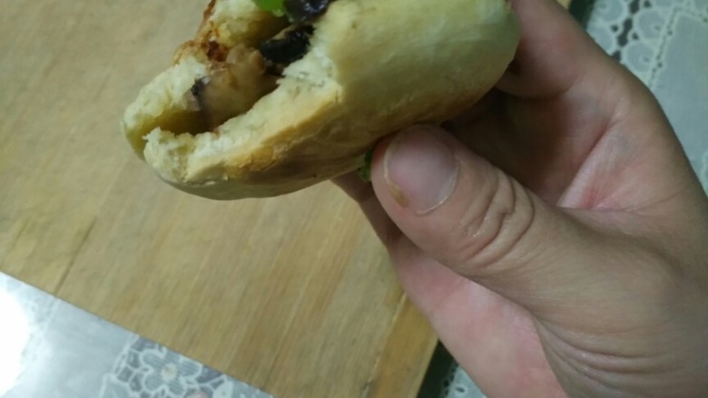 青椒肉丝夹馍,嗯,香香香,赶快试试吧!