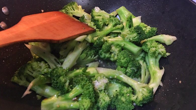 超满足便当(4),加少许盐 鸡精 翻炒均匀出锅