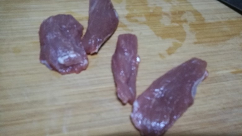 毛豆米炒肉丁,控制体重的我用的是<a style='color:red;display:inline-block;' href='/shicai/ 34494'>猪瘦肉</a>,其实用带点肥瘦相间的五花肉或者加入少许肥肉味道会跟香