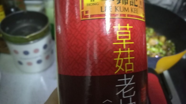 毛豆米炒肉丁,不喜欢吃酱料的可以用老抽代替