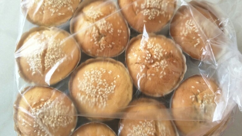 纸杯蛋糕,凉凉后放进保鲜袋保存