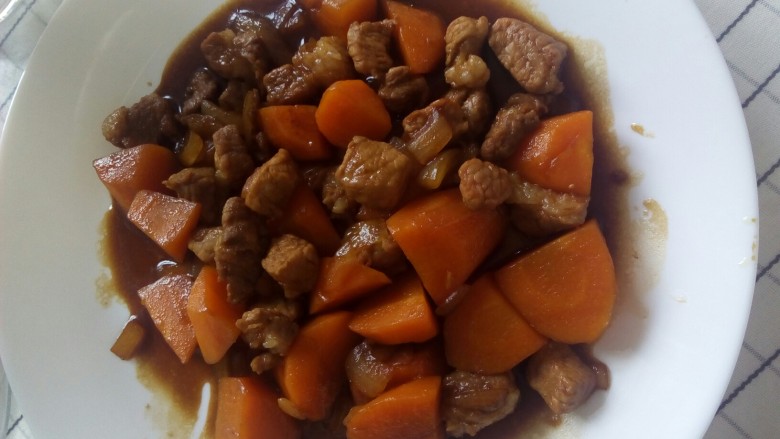 胡萝卜炖猪肉