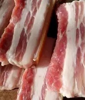 小炒肉,五花肉选择肥瘦相间的，炒出来比较好吃哦！