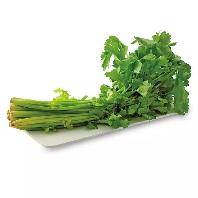 小炒肉,香芹切成小段，<a style='color:red;display:inline-block;' href='/shicai/ 2794'>大蒜</a>切片！