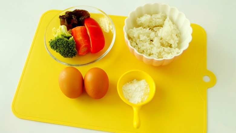 黄金蒸饭团,所有食材准备好(食材的份量只代表制作量,不代表宝宝的添加量)