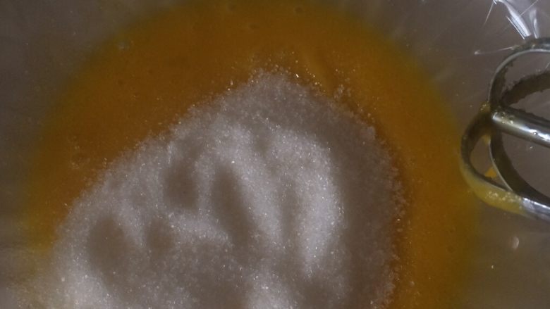 不用淡奶油的蛋挞,加入白砂糖