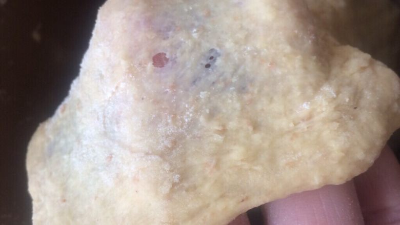 玉米麻薯软欧包,揉好后的面团拿一小块出来,能拉出厚厚的膜就可以了,无需薄膜。
然后面包机按发酵程序开始一发,发酵至2-2.5倍大,我这次发酵了38分钟,仅供参考。