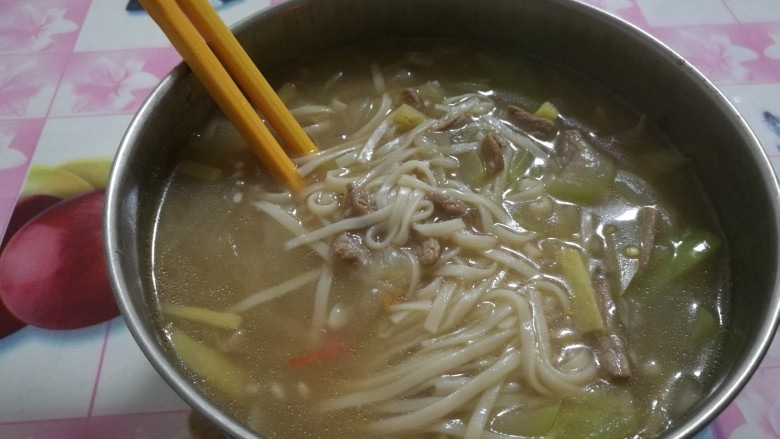 西葫芦肉丝面,美味的晚餐出炉了,味道还是很不错的