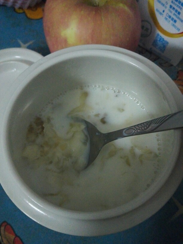 桃胶雪耳冰糖奶,在加入纯牛奶🐮,又香又滑的桃胶雪耳冰糖奶就好了,你也可以试试😊