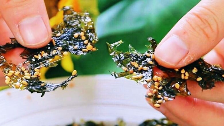 自制爱心牌海苔,很酥很脆,到嘴里立马就能化掉,标准的入口即化海苔,不是市面上卖的那种有嚼劲的海苔哦!