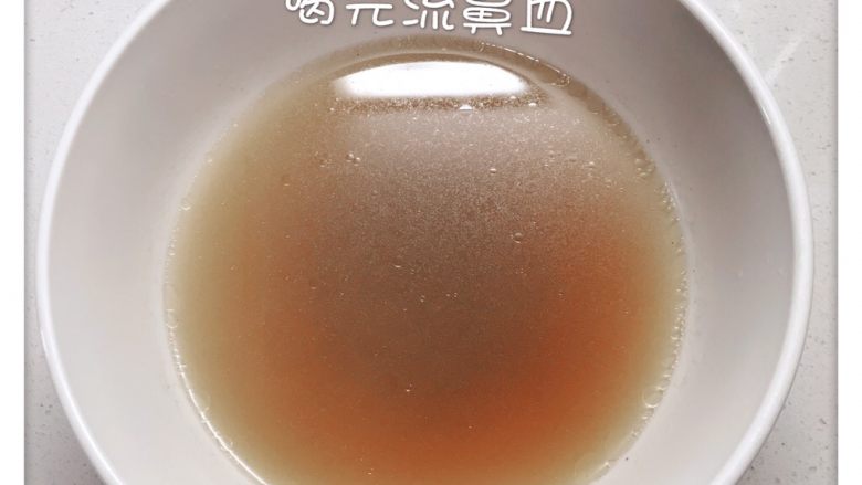 牛肉面,得到三大碗浓汤,吃不完可以用保鲜盒冷冻起来,以后随吃随煮。