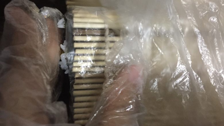 小米寿司,卷起来可以把边上捋平 也可以不捋 个人喜好