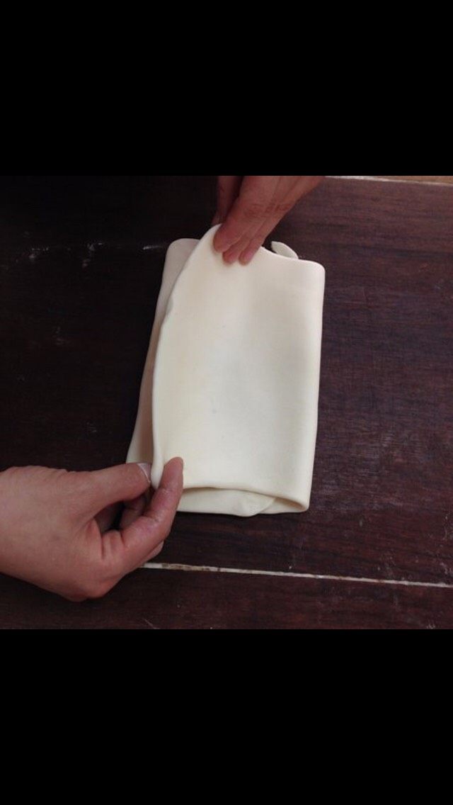 黄桥烧饼制作,再折起三分之一