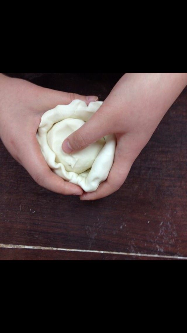 黄桥烧饼制作,油面(加水的) 包入油酥