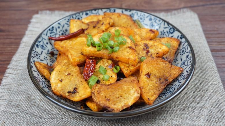 干锅土豆,好吃的干锅土豆就做好了!