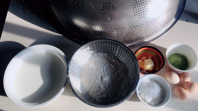 抹茶千层蛋糕,材料准备好 要开始了哦~
