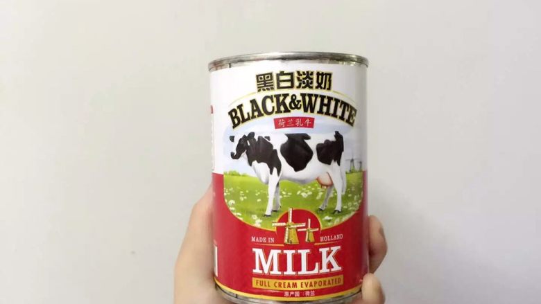 正宗港式絲襪奶茶,還有就是黑白淡奶 港式茶飲與甜點不可缺少的奶 千萬千萬不要用牛奶代替!