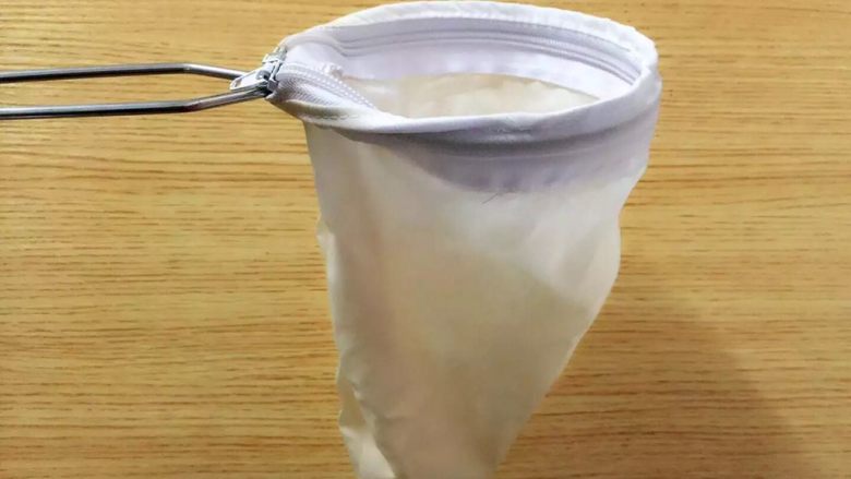 正宗港式絲襪奶茶,還有介紹下拉茶袋!拉茶步驟需要用到 如果沒有用隔渣湯袋其實也可以 但湯袋沒有手柄 小心燙手