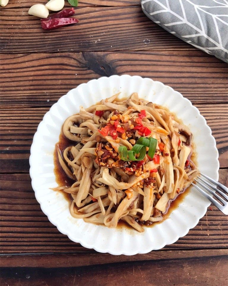 凉拌杏鲍菇 ,快手又美味的一道菜~