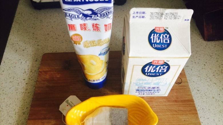 珍珠奶茶,准备好做奶茶的食材，<a style='color:red;display:inline-block;' href='/shicai/ 893'>炼乳</a>，牛奶，<a style='color:red;display:inline-block;' href='/shicai/ 149349'>红茶包</a>。