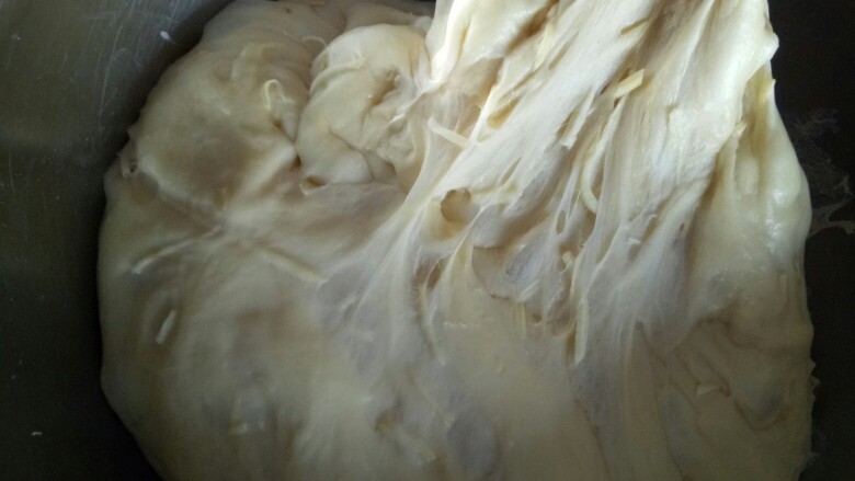 红薯奶香面包,发酵到2.5的样子，大约1个多小时，具体手指戳面粉插进面团不回缩就表示发好了