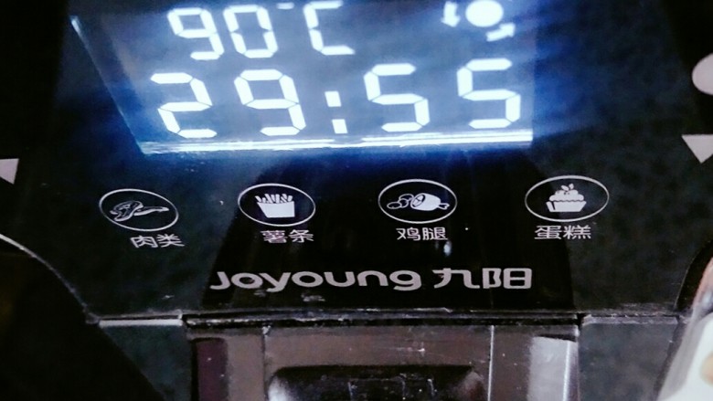 蛋白溶豆,11.最后90度38分钟就可以了。不要火大了,会发黄。
烤箱容量大一些会