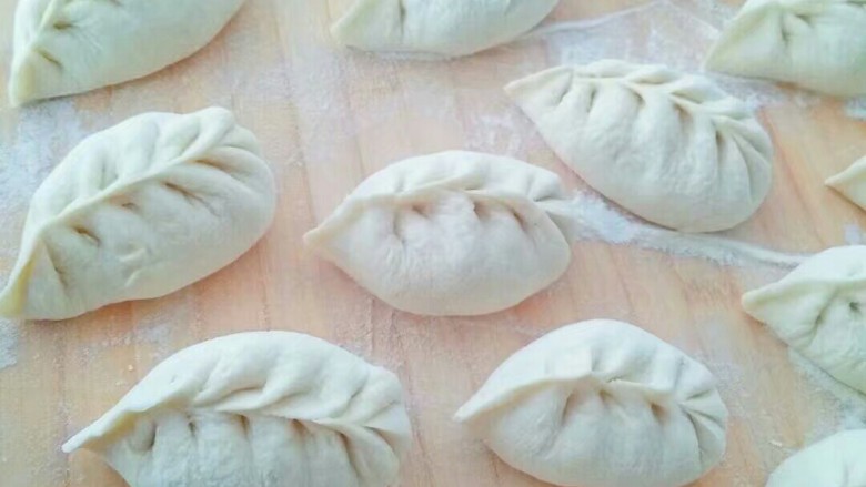 四季豆肉包子,包完所有的包子,醒发15分钟。