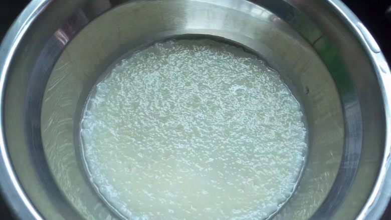 伯爵QQ麻薯芝士撻,用中火蒸熟 蒸時鍋蓋留一條縫隙(約15分鐘)