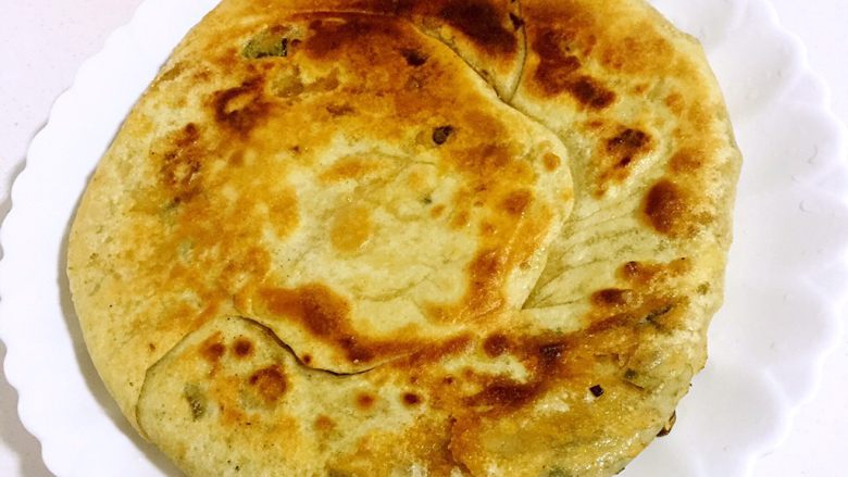 椒盐葱油饼,做好的椒盐葱油饼，香香脆脆的很好吃哦！

