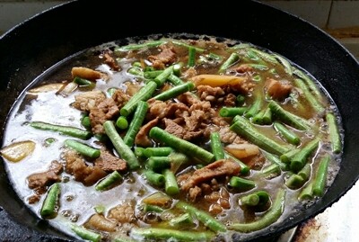 河南卤面,再加开水及调料炖20分钟,最后放入豆角