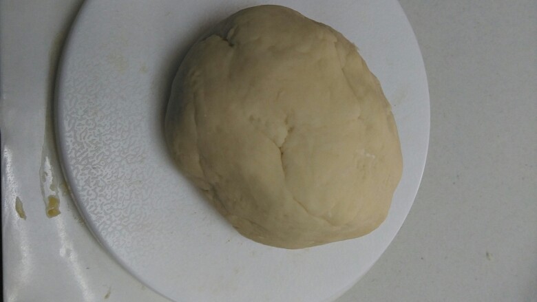 鸡肉卷
,把成团的面揉至光滑分成50个克擀面皮