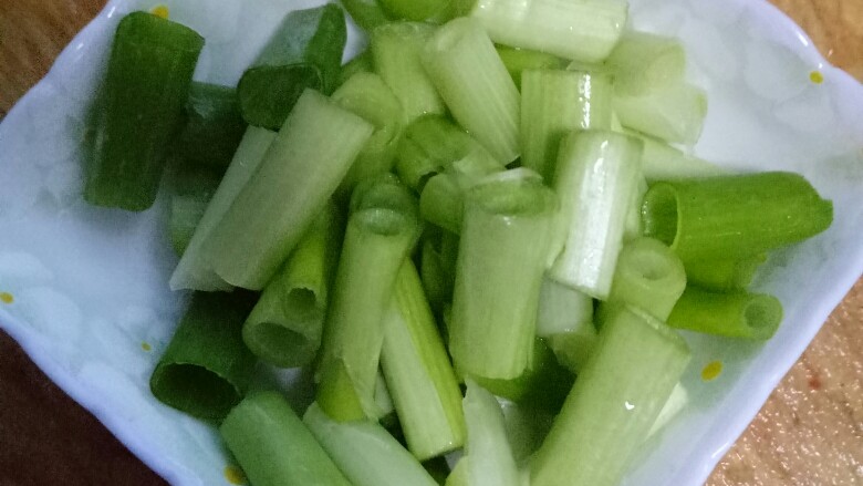 清真简易五彩虾仁,<a style='color:red;display:inline-block;' href='/shicai/ 157'>小葱</a>切断。