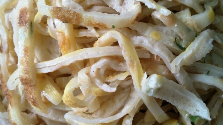 家常炒饼,鸡蛋饼切丝