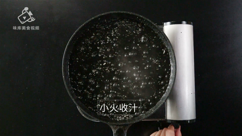 墨鱼汁海鲜饭,够黑够美味的暗黑系料理,小火收汁