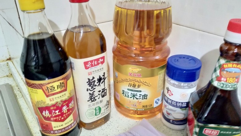 饺子馄饨一锅端!洋葱猪肉饺,常用调味品