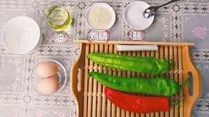 青椒炒鸡蛋,准备食材